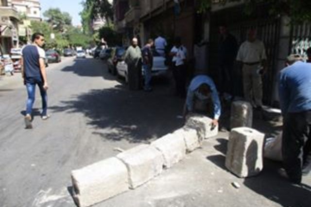 حملات لفحص عوادم السيارات في محافظات مختلفة وتحويلات مرورية بمصر والسودان