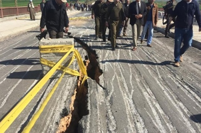 عودة الحركة المرورية على الزراعي بعد اصلاح كوبري مشاه صدمته سيارة نقل
