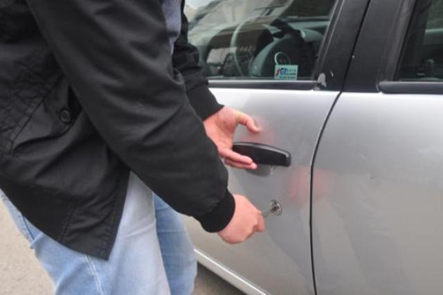 منع محاولة سرقة سيارة تابعة للحكومة على الدائري