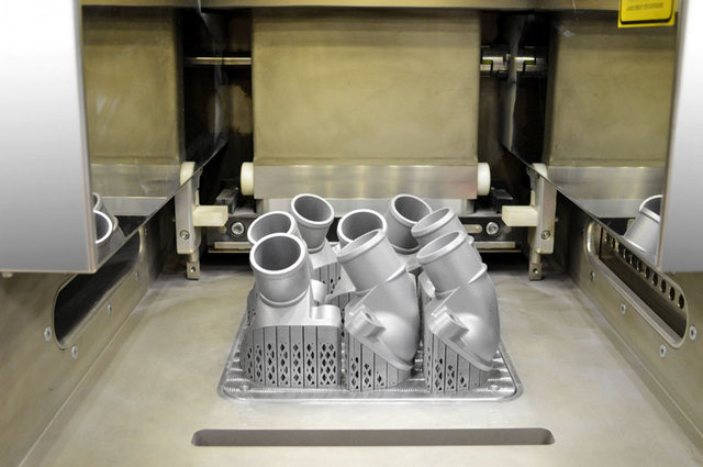 مرسيدس تطبع أول قطع غيار معدنية لها بطريقة طباعة لـ 3D 