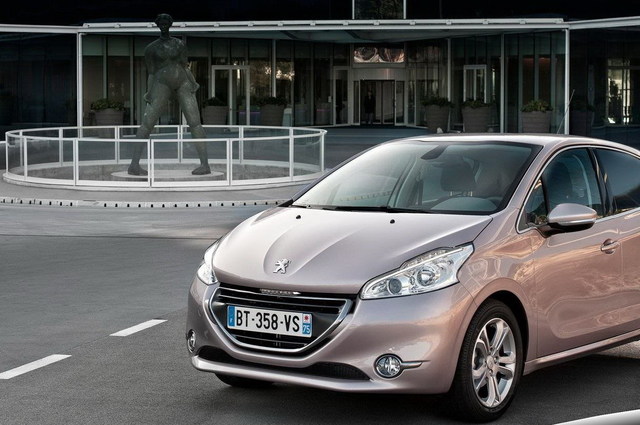 بيجو 208 موديل 2013 طرحت وقت تقديمها بسعر 145 ألف جنيه