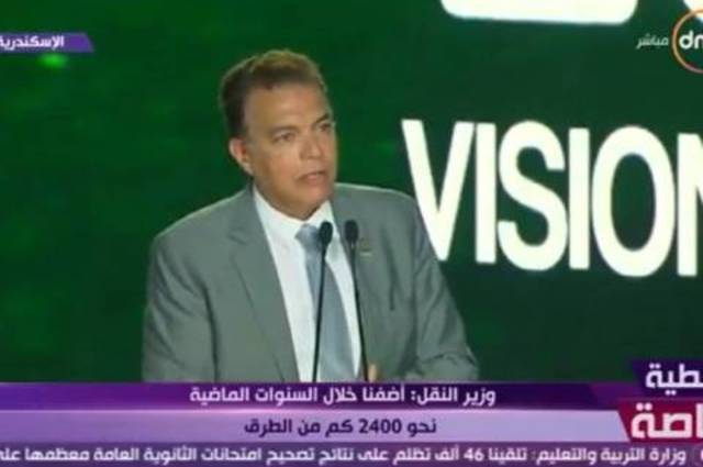 وزير النقل يطالب المواطنين بترك سياراتهم الخاصة واستخدام المواصلات