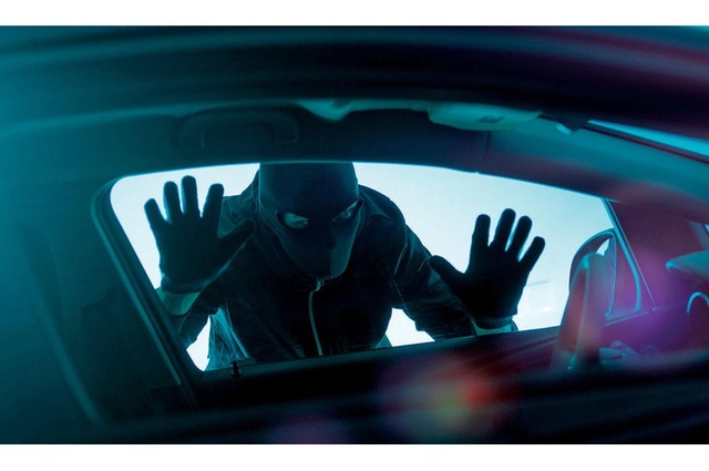 كيف تحمي سيارتك من السرقة ؟ 