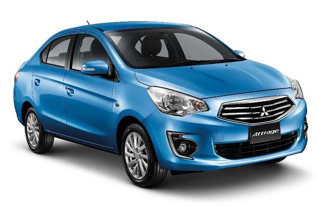 تجمع لسيارات ميتسوبيشي أتراج في القاهرة يوم الجمعة 