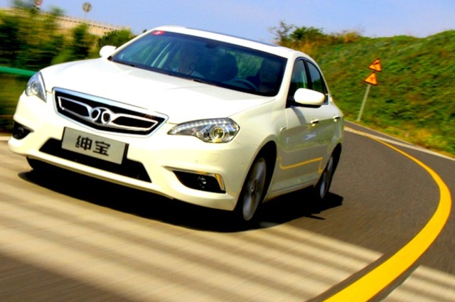 سينوفا A3 . . طرحت منذ عامين بمحرك 1300 و1500 سي سي بسعر يبدأ من 77 ألف