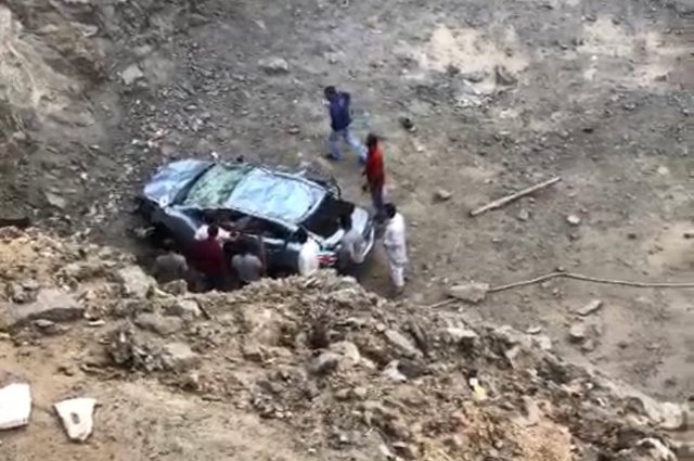 فيديو : مقتل مصري بالسعودية بعد سقوط سيارته في حفرة بعمق 9 متر