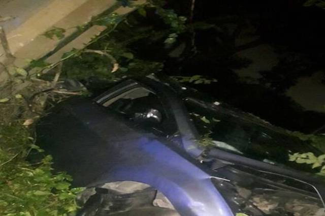 مستشفي الأمراض العقلية يستقبل سيارة تسقط عليه من فوق كوبري أكتوبر !!