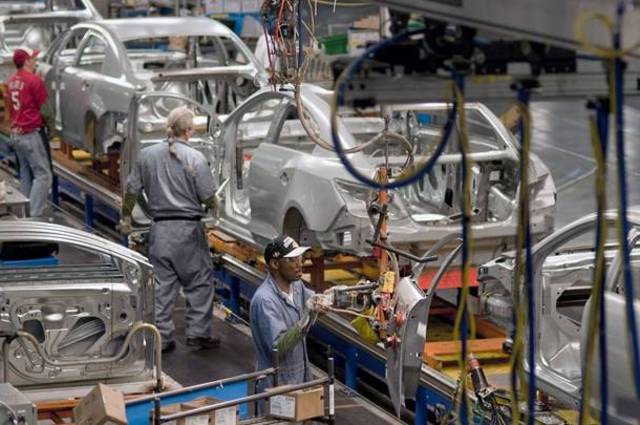 خبير ألماني يساعد الحكومة في تطبيق استراتيجية السيارات