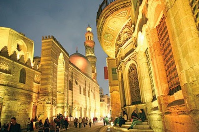 إضافة 5 سيارات كهربائية جديدة للعمل بشارع المعز 