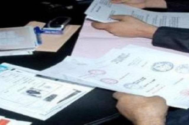 سقوط موظفين في مكتب توثيق لتسهيلهما تهرب شركات السيارات من الضرائب