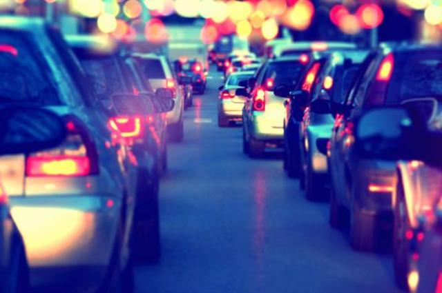 بشرى للسائقين : الليلة تنخفض أسعار البنزين . . ولكن في فلسطين وعمان والأردن والإمارات !!