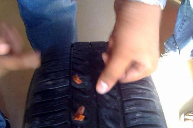 النصب علي طريقة محلات إصلاح إطارات السيارات !!