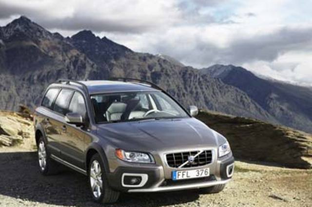 فولفو XC70 . . قدمت في مصر بمحرك 3200 سي سي وبدأ انتاجها في 1996