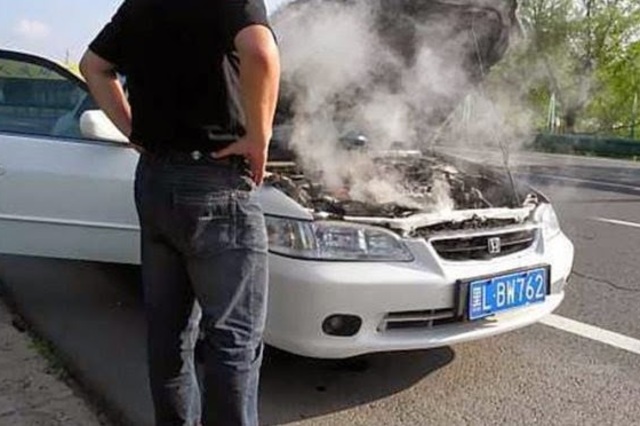 احذر ارتفاع حرارة المحرك خلال السفر في اجازة العيد