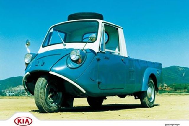 هذه الدراجة النارية بثلاث عجلات وصندوق كانت أول ما صنعته كيا