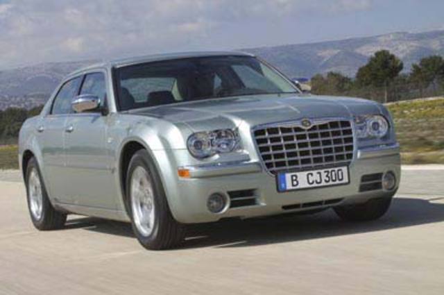 كرايسلر 300C المستعملة موديل 2011 . . الفخامة علي 4 عجلات