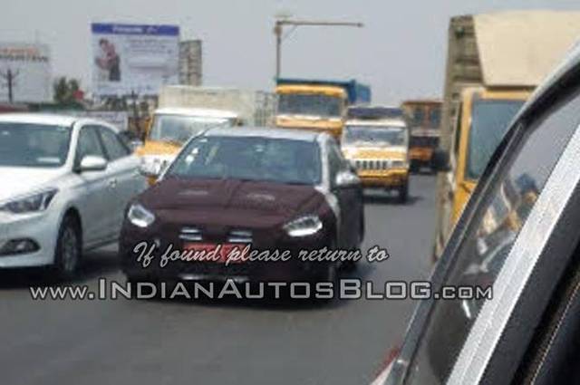 هيونداي فيرنا 2017 تظهر في الهند بجانب منافستها هوندا سيتي