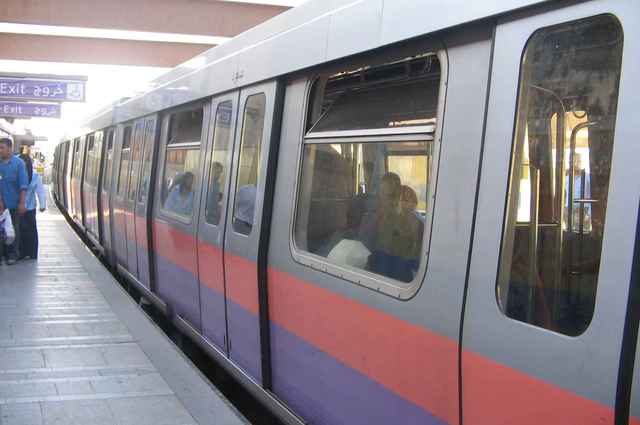 انتظام الحركة علي الخط الثاني للمترو بعد سحب القطار المعطل