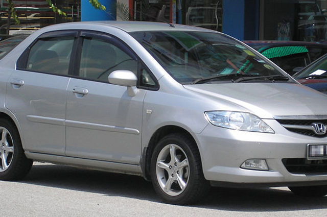 مقارنات : تويوتا ياريس في مواجهة هوندا سيتي 2007