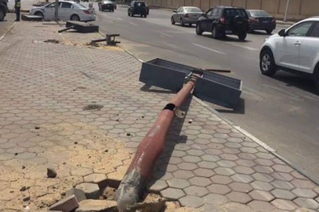 انقلاب سيارة نقل علي الطريق الزراعي وسقوط عمود انارة بمحور الثورة