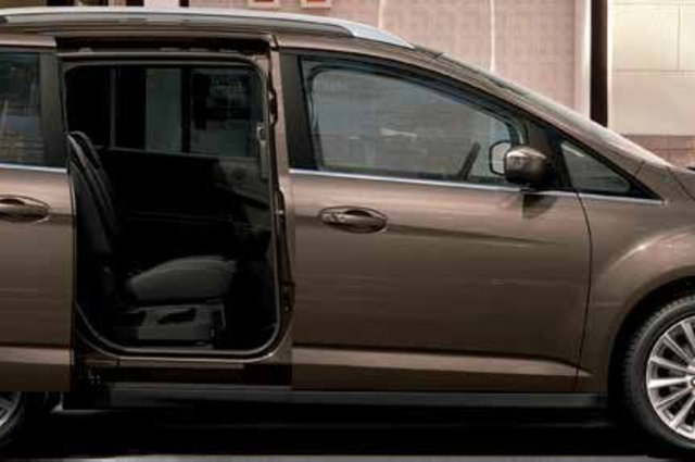 فورد C-Max . . مناسبة لسبع ركاب وبمحرك 1500 سي سي في مصر