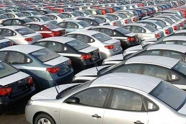  تويوتا لاندكروزر تتفوق علي رينو لوجان وشيفروليه لانوس في المبيعات !!