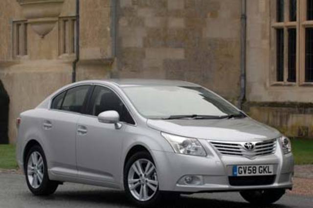 تويوتا أفينسيس . . سيارة أنيقة واجهت السيارات الأوروبية في مصر