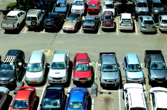 النواب يناقش قريباً قانون جديد لانتظار السيارات وحل مشكلة الزحام