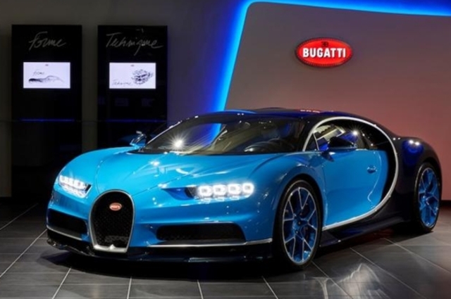 بوجاتي تجاور لامبورجينى بأكبر معرض لها في العالم والعنوان ... دبى