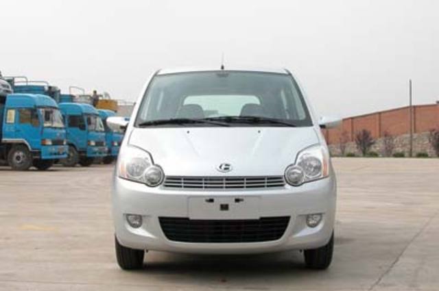 ايديا I و II . . سيارة صغيرة صندوقية الشكل توفر العملية والاقتصاد