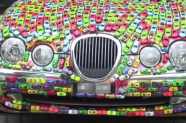 لا تندهش .. سيارة جاجوار مغطاة بــ 4600 سيارة لعبة