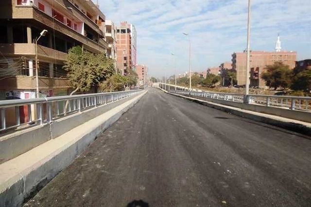 زحام المعادي يبدء في الهدوء بعد فتح جزئي لكوبري شمال طرة 