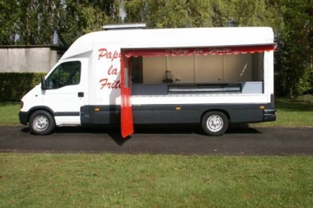 القاهرة تبحث سبل توفير أماكن لمشروعات الشباب لا تعوق حركة المرور