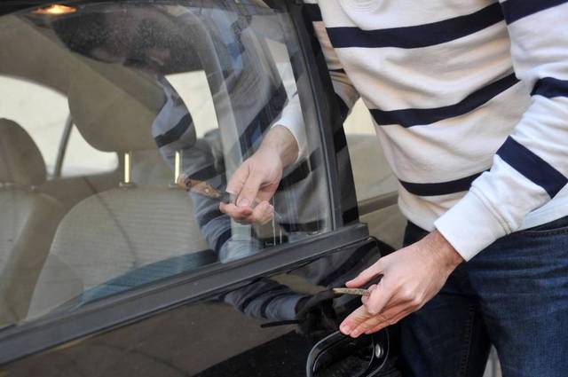 الشرطة توقع عصابة أطفال لسرقة السيارات في العبور