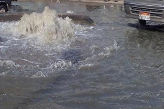 تحويلات مرورية في دائري القاهرة الجديدة بعد كسر في ماسورة ماء