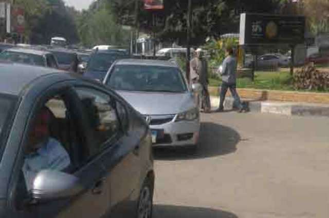 اختناقات شديدة في المعادي بسبب غلق كوبري شمال طرة