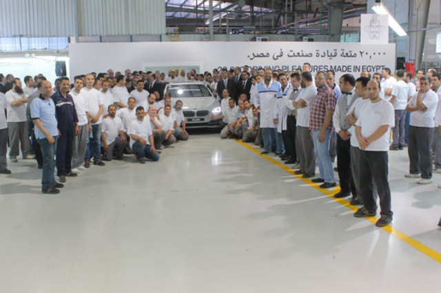 زيارة من برلماني ألماني لمصنع BMW في مصر 