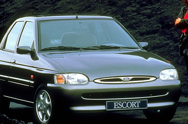 تعرفوا علي فورد اسكورت التي سبقت موديل فوكاس 