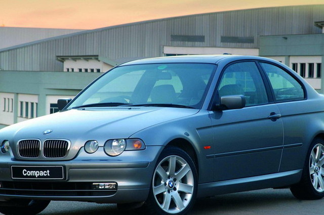 BMW الفئة الثالثة المدمجة E46 . . كوبيه رياضية مميزة قدمت في بداية الألفية الثانية