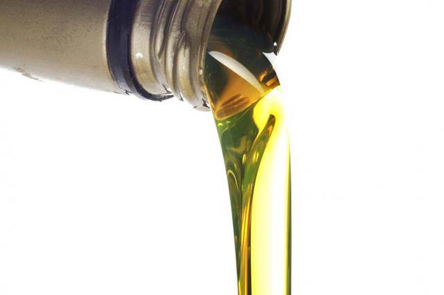 شكاوي من زيوت السيارات المستوردة تعجل بمراقبتها قبل دخولها البلاد