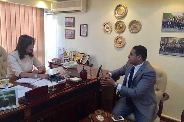 المصريون في الخارج مصرون علي اعفاء سياراتهم ويلتقون وزيرة الهجرة 