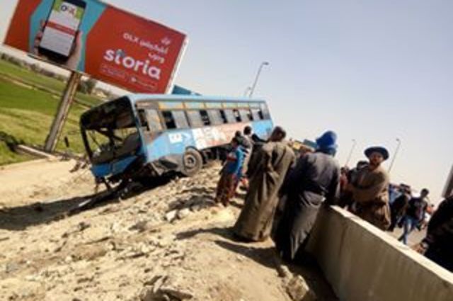 المرور يضبط أكثر من 34 ألف مخالفة وانقلاب اتوبيس علي المحور