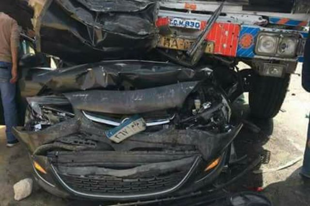 حادث دهس سيارة نقل لأخري ملاكي يثير موجة غضب عارمة 