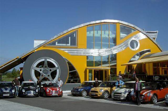 لعشاق فولكس فاجن . . مطعم علي شكل السيارة بيتل في النمسا