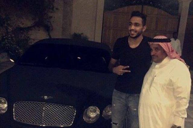 كهربا يبيع سيارته البنتلي بسعر 95 ألف ريال سعودي