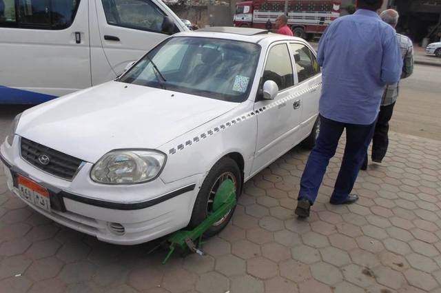 كلبشة سيارات في شارع بورسعيد وسقوط جزء من كوبري طره