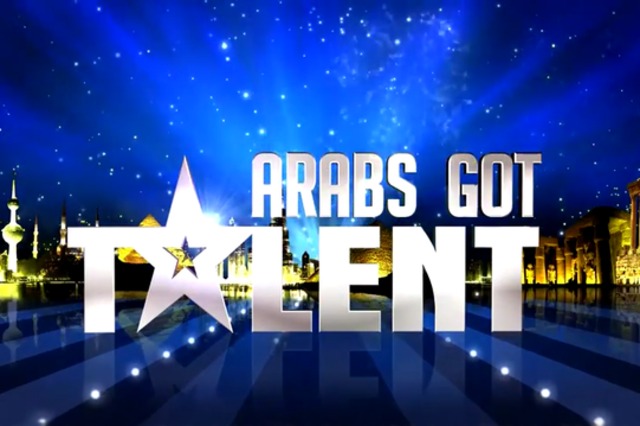 مقدمة سيارة علي مسرح Arab Got talent في عرض غريب لمصري 