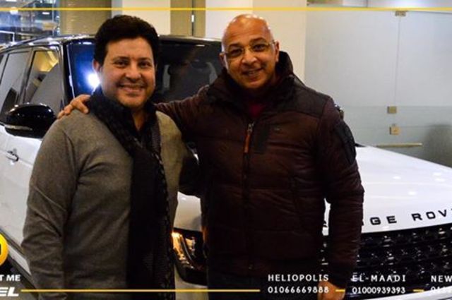 هاني شاكر يحمي سيارته رانج روفر بأفلام حماية خاصة