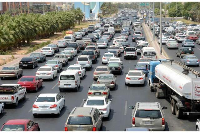 لمستخدمي المحور . . تحويلات مرورية وزحام نتيجة لأعمال التوسعة