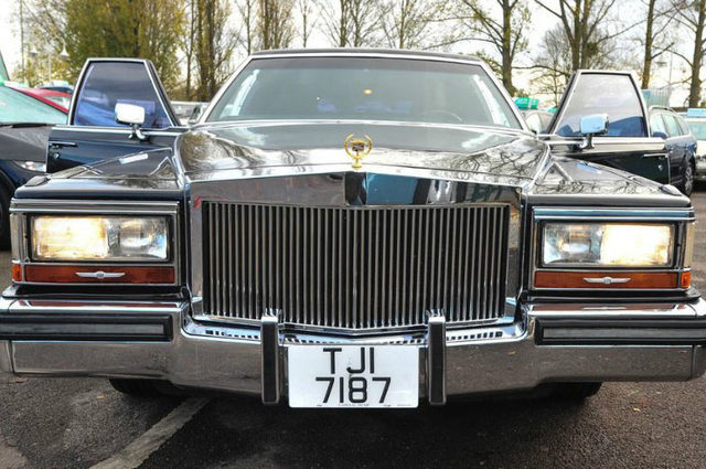 سيارة دونالد ترامب السابقة كاديلاك ليموزين تعرض للبيع بسعر 62 ألف دولار